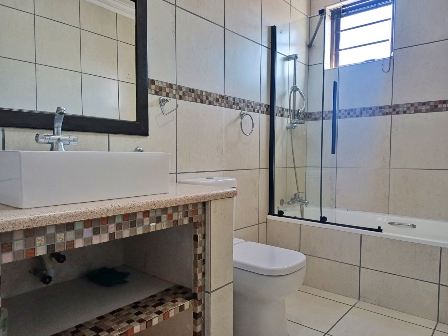 5 Bedroom Property for Sale in Fraaiuitsig Western Cape